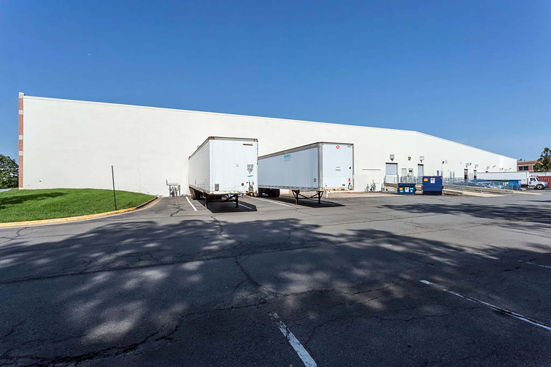 Shaw Road Business Park exterior loading dock photo